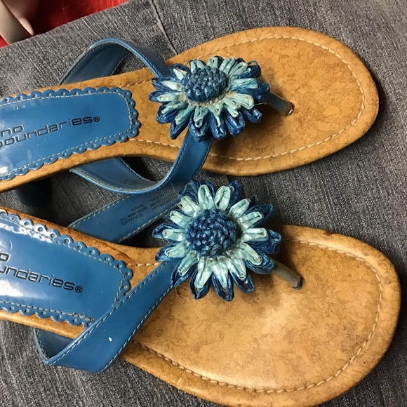 NO BOUNDARIES woman’s low heeled sandals sz 6 1/2 - Picture 3 of 7